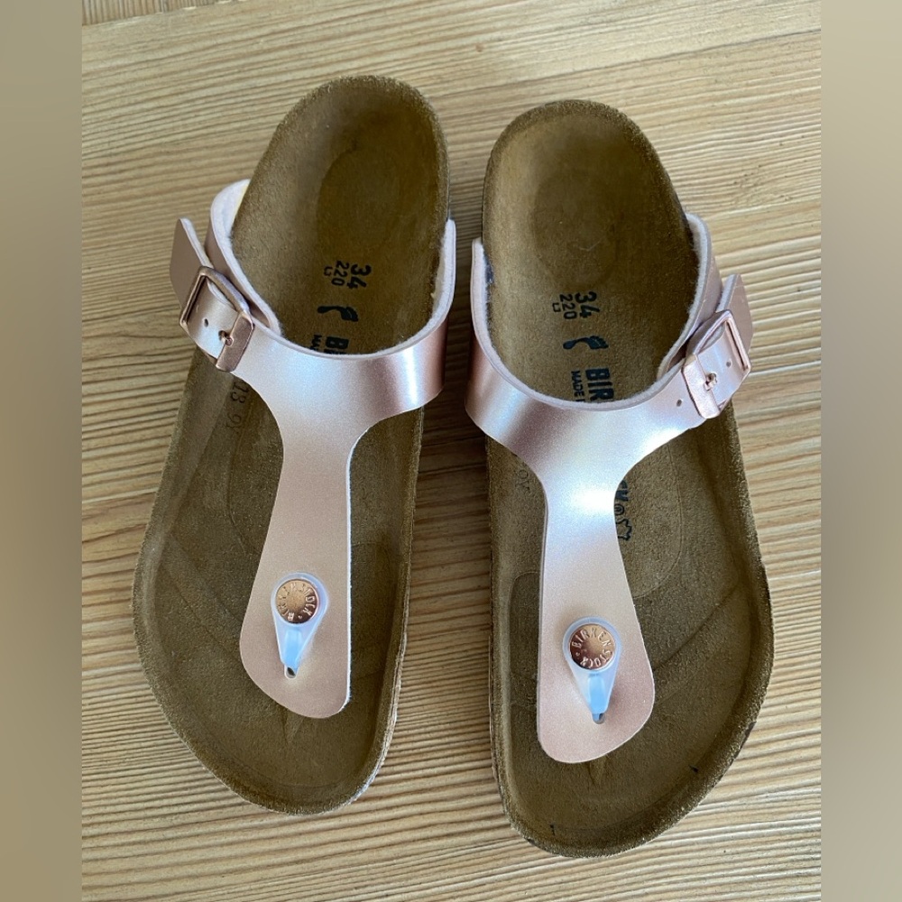 Birkenstock big Kids Metallic Rose Gold Thong Sandals size 34